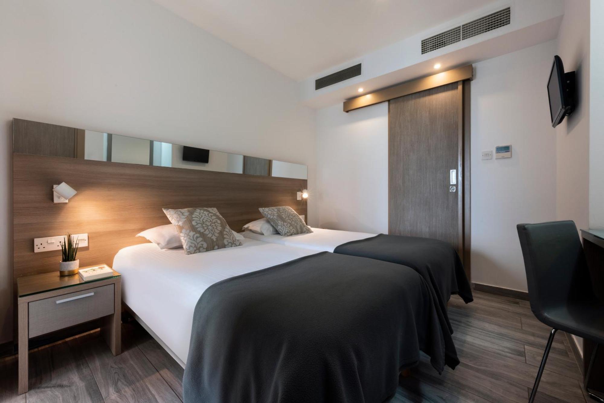 Plaza Regency Hotel