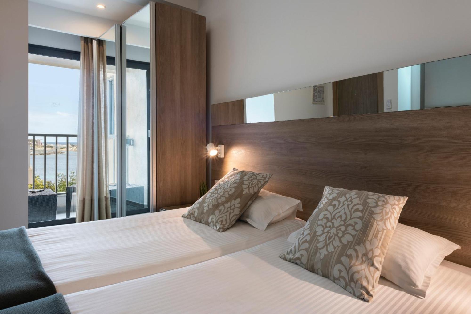 Plaza Regency Hotel 3*